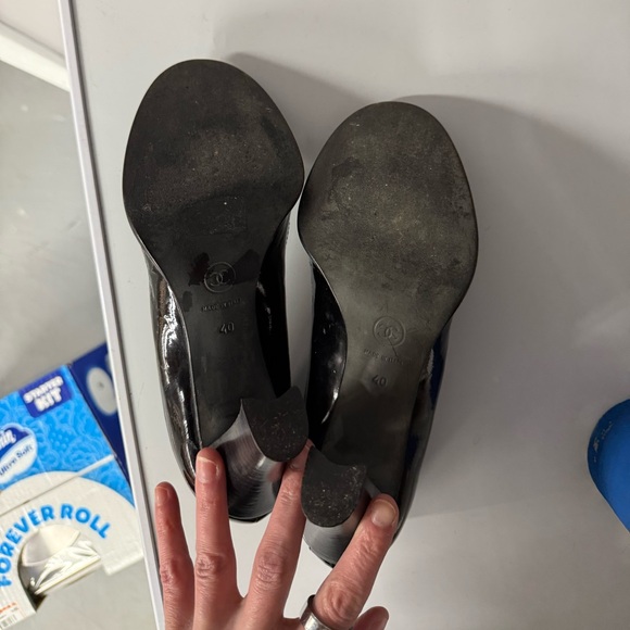 CHANEL Glossy Black Heels - Picture 14 of 15